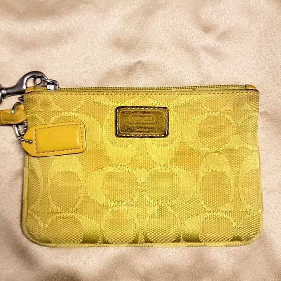 Coach Handbags - Coach wristlet